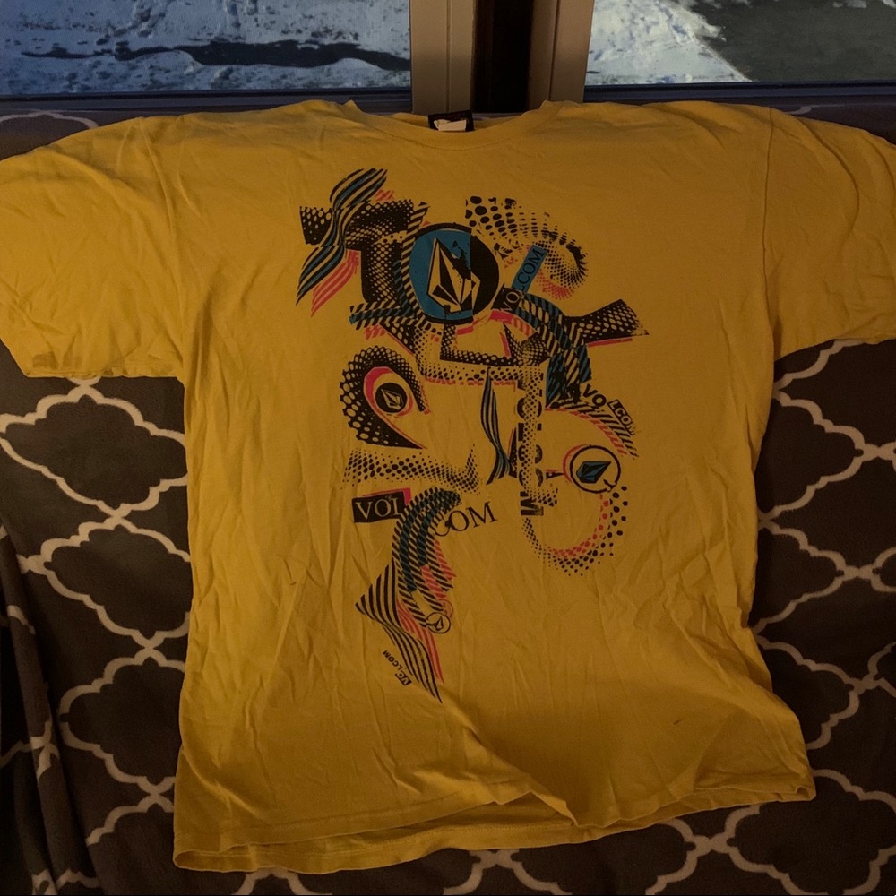 Volcom t shirt